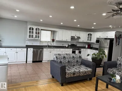 3139 34B AV NW photo 21