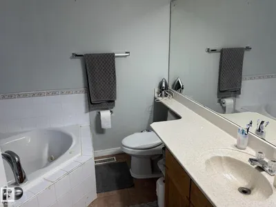 3139 34B AV NW photo 25