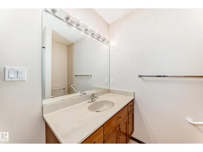 4815 32 AV NW photo 24