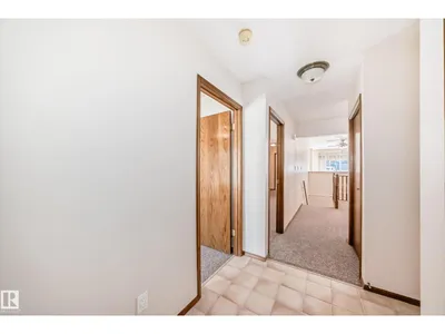 4815 32 AV NW photo 5