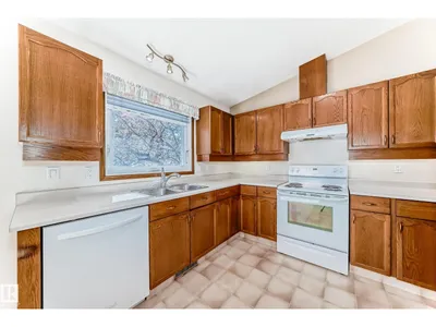 4815 32 AV NW photo 7