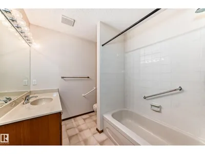 4815 32 AV NW photo 25