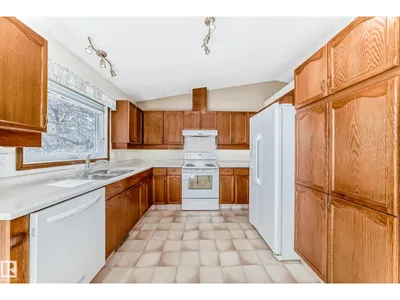 4815 32 AV NW photo 6