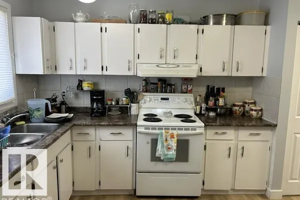51 Mcleod PL NW photo 2