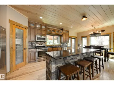 10811 67 ST NW photo 12