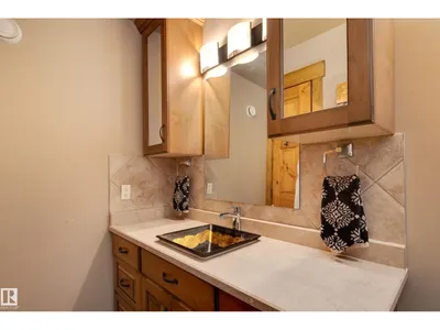 10811 67 ST NW photo 21