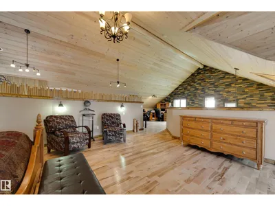 10811 67 ST NW photo 31