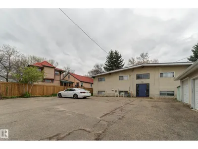 9749 88 AV NW photo 18