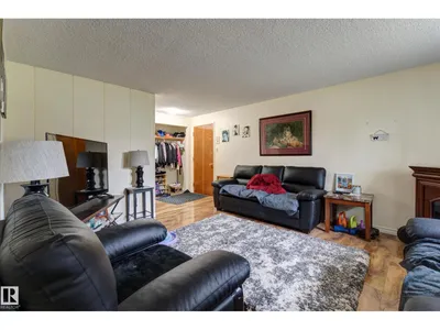 9749 88 AV NW photo 4
