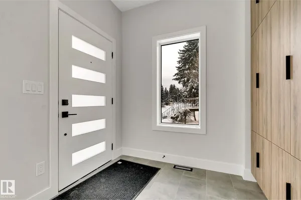 11132 72 AV NW photo 2