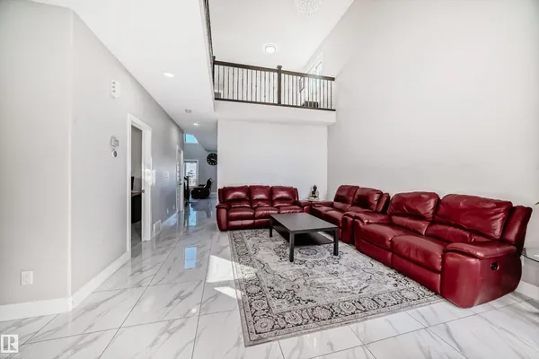2464 15 AV NW NW photo 3