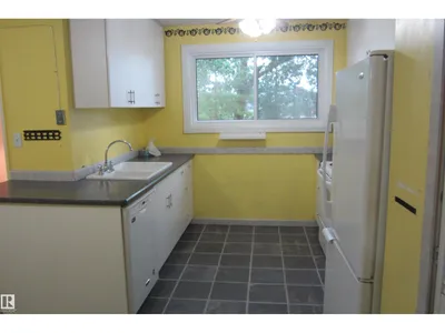 3814 37 AV photo 10