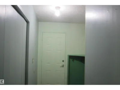 3814 37 AV photo 15