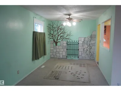 3814 37 AV photo 18