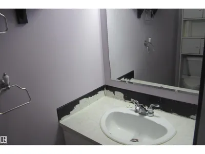 3814 37 AV photo 26