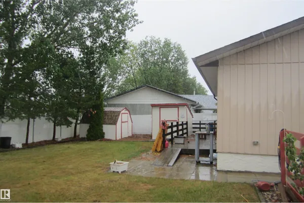3814 37 AV photo 3