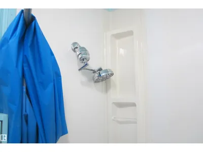 3814 37 AV photo 39