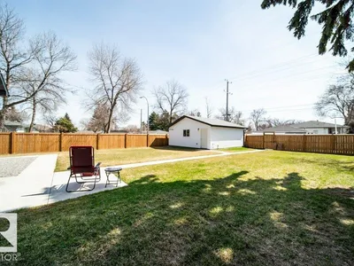 11303 111 AV NW photo 54