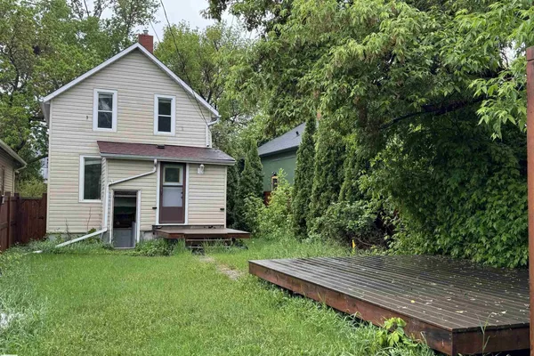 9740 87 AV NW photo 3