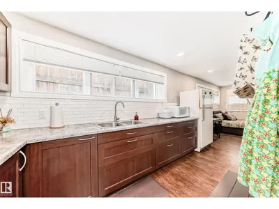 7723 81 AV NW photo 27