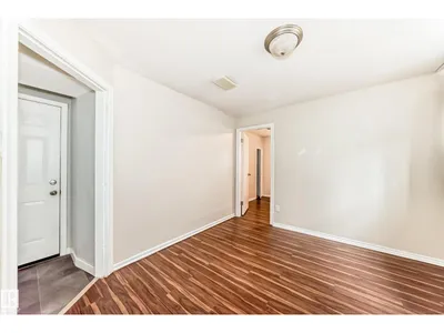 7723 81 AV NW photo 33