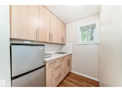 7723 81 AV NW photo 34