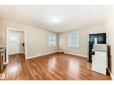 7723 81 AV NW photo 6