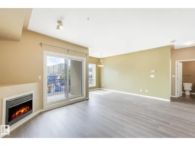 #310 10606 102 AV NW photo 18