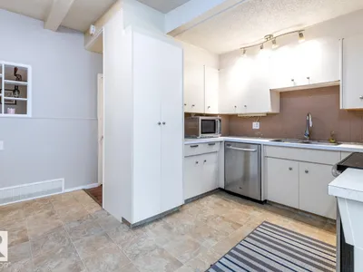 6303 89 AV NW photo 12