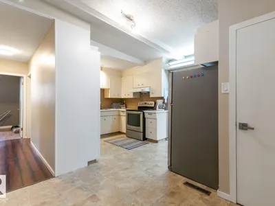 6303 89 AV NW photo 9