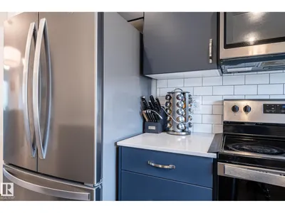 12112 35 AV SW photo 22