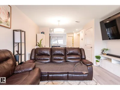 12112 35 AV SW photo 11