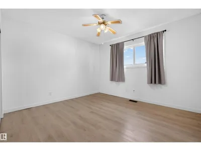 7304/7306 78 AV NW photo 16