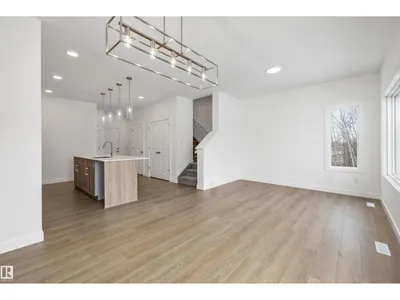 18953 24 AV NW photo 12