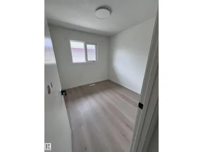 11911 133 AV NW photo 12