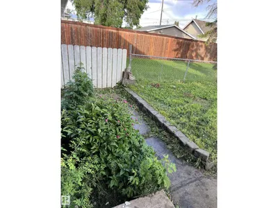 11911 133 AV NW photo 32