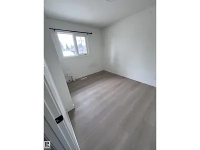 11911 133 AV NW photo 15