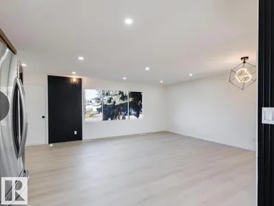 11911 133 AV NW photo 6