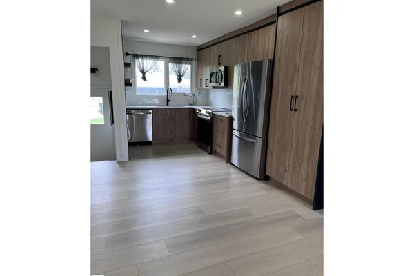 11911 133 AV NW photo 3