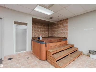 #407 9919 105 ST NW photo 33