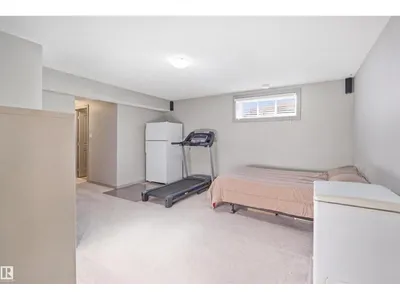 1144 35 AV NW photo 36
