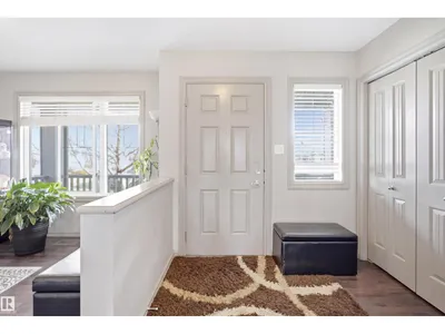 1144 35 AV NW photo 5