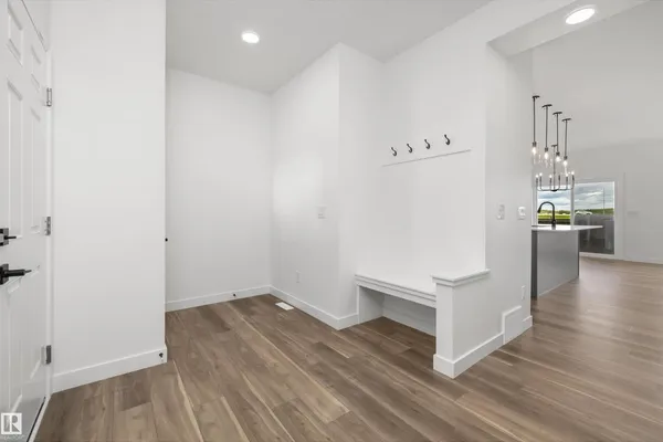 8608 183 AV NW photo 3