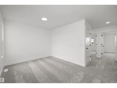 8608 183 AV NW photo 23