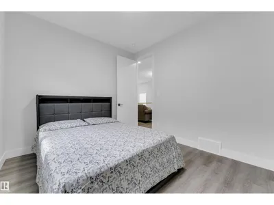 2820 1 AV SW photo 32