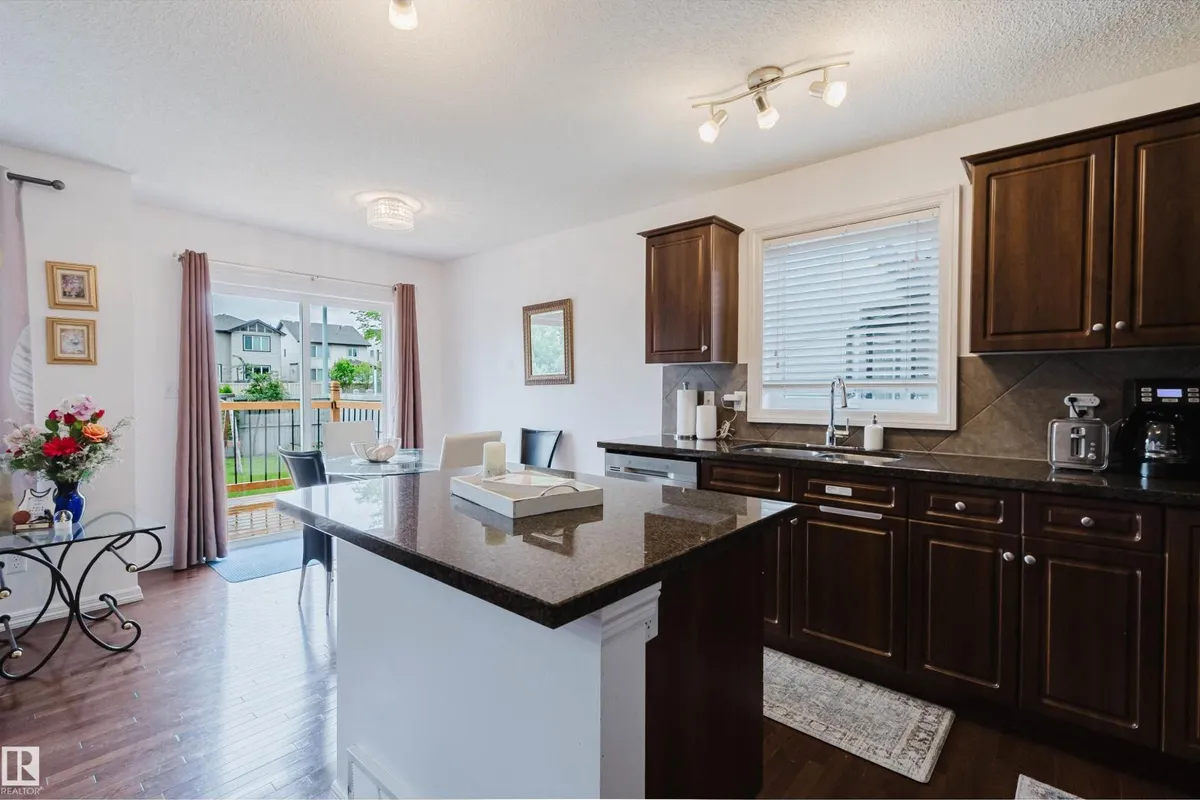 1289 CUNNINGHAM DR SW exterior