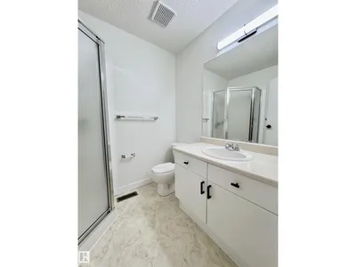 8118 27 AV NW photo 21