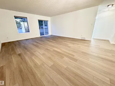 8118 27 AV NW photo 20