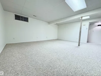 8118 27 AV NW photo 42