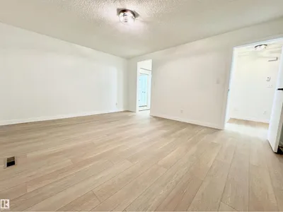 8118 27 AV NW photo 24